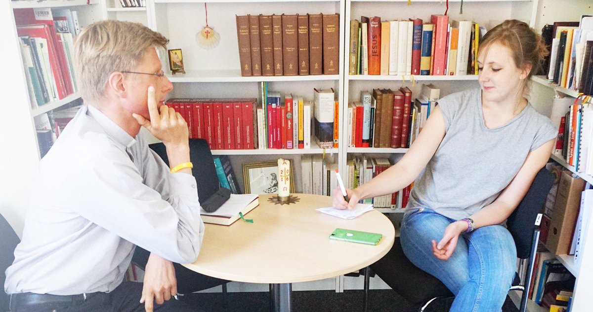 Es ist ziemlich genau zwei Jahre her, dass ich mit Franziskus den Film "Spotlight" schaute und mit ihm über die katholischen #Missbrauchsskandale sprach. Weil sie immer wieder Thema sind, hier noch einmal der Text: bit.ly/2NqImTL