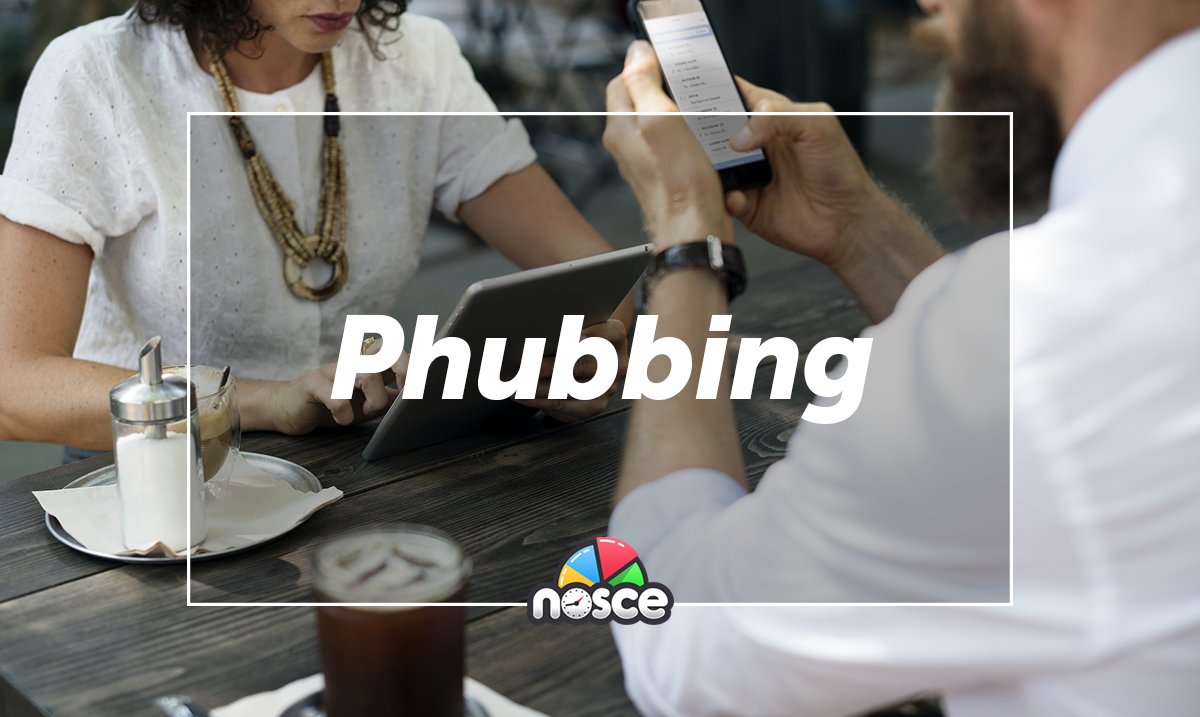 nosceapp's tweet photo. ¿Conoces el término #phubbing? No está recogido en la real academia española pero hace referencia al acto de una persona a ignorar su entorno. ¿El motivo?  Está más centrado en la tecnología móvil

#Nosce #app #yoaprovechomitiempo https://t.co/9ySRqFAAZs