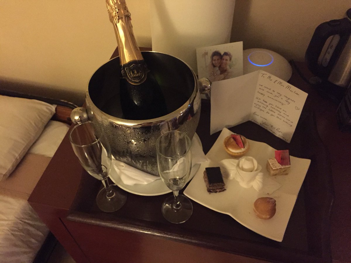 maccaodp77's tweet photo. @TUIUK A big big thankyou to our tui reps who sent a lovely surprise to our hotel room for our wedding anniversary, thank you so much, a beautiful gesture x🥂🍾😀 https://t.co/Cxryi0rkOc