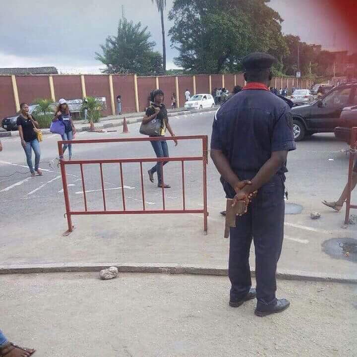 AgbaKobz's tweet photo. Please &amp; Please 🙏

Don't say anything 🤐

Just RT when you see it 😳 https://t.co/mvIhTomDQO