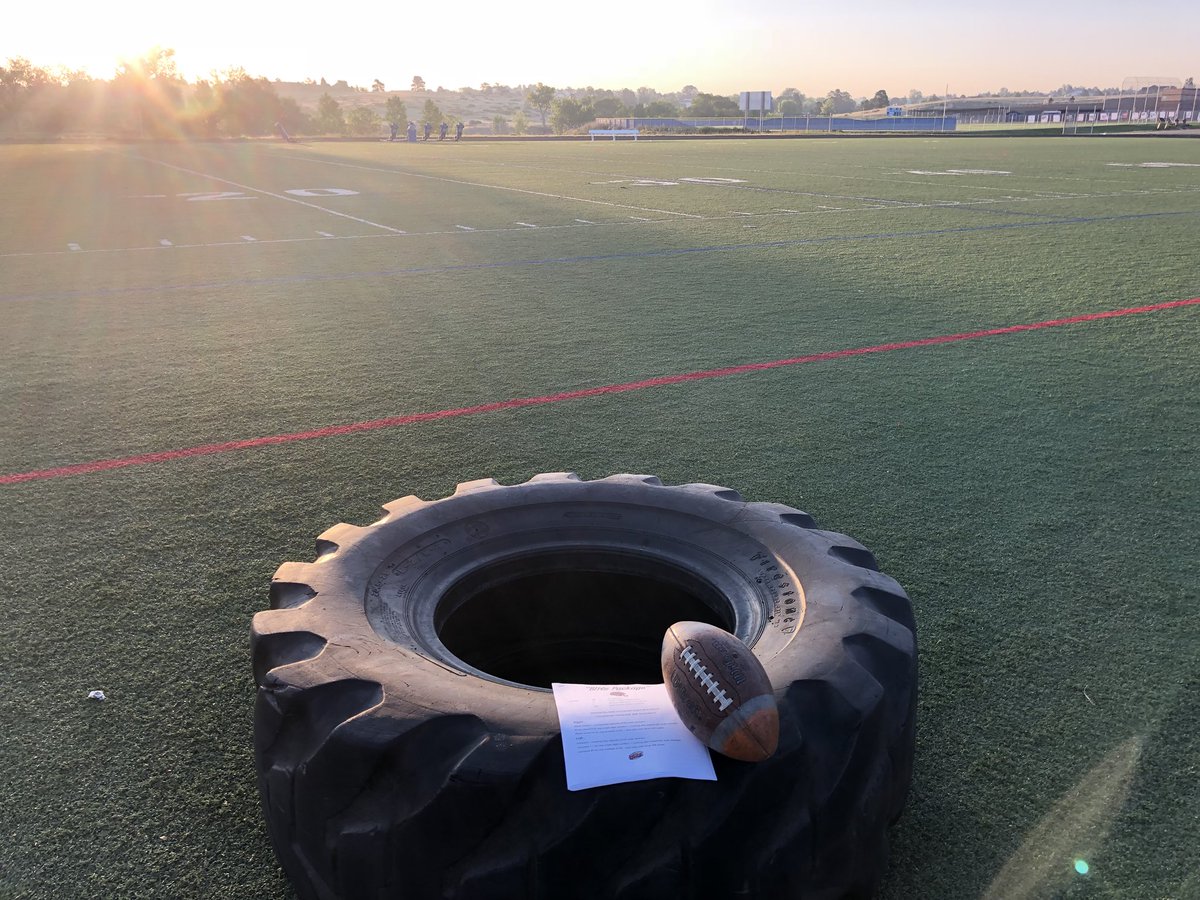 elimoore33's tweet photo. Waiting for my Powderpuff team for practice #1. Volleyball girls kill it this year. #BlitzPackage https://t.co/ofNdF36jBe