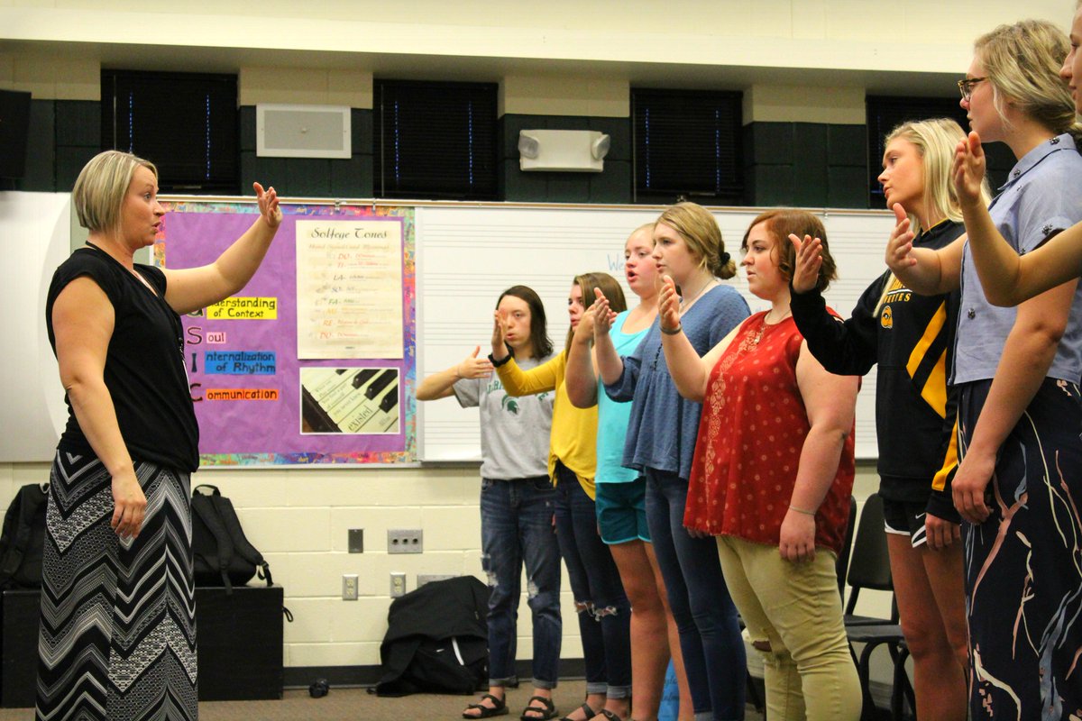 HamiltonSchools's tweet photo. A rainy Tuesday morning didn't slow down the bright, cheerful singing of the  @HamiltonHighMI Honors Choir. Teacher Holly Israels led the students through vocal exercises as they prepare for performances. Get excited for a talented Honors Choir this school year! #EachWillThrive https://t.co/03DPR9yoWR