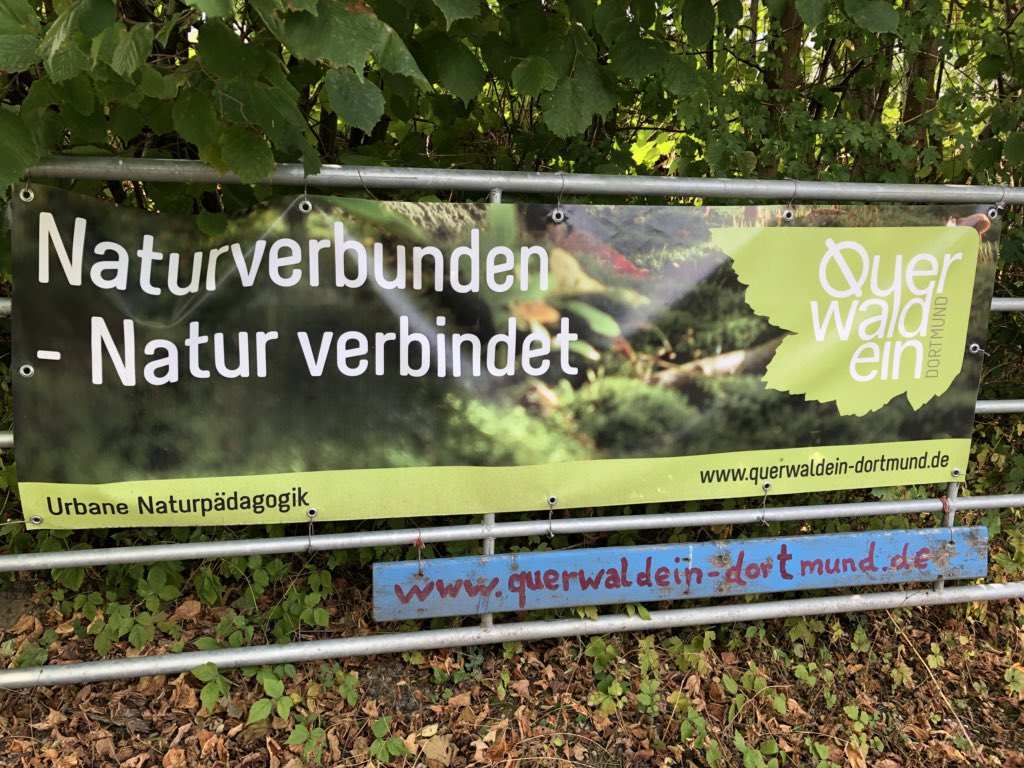 MandatWachstum's tweet photo. Und weiter geht es mit unserer #Kräuterwanderung beim #schultenhof in #Dortmund #Querwaldein #Wald #gleichgibtslagerfeuer #natur #NaturePhotography https://t.co/2vp8WyEst1