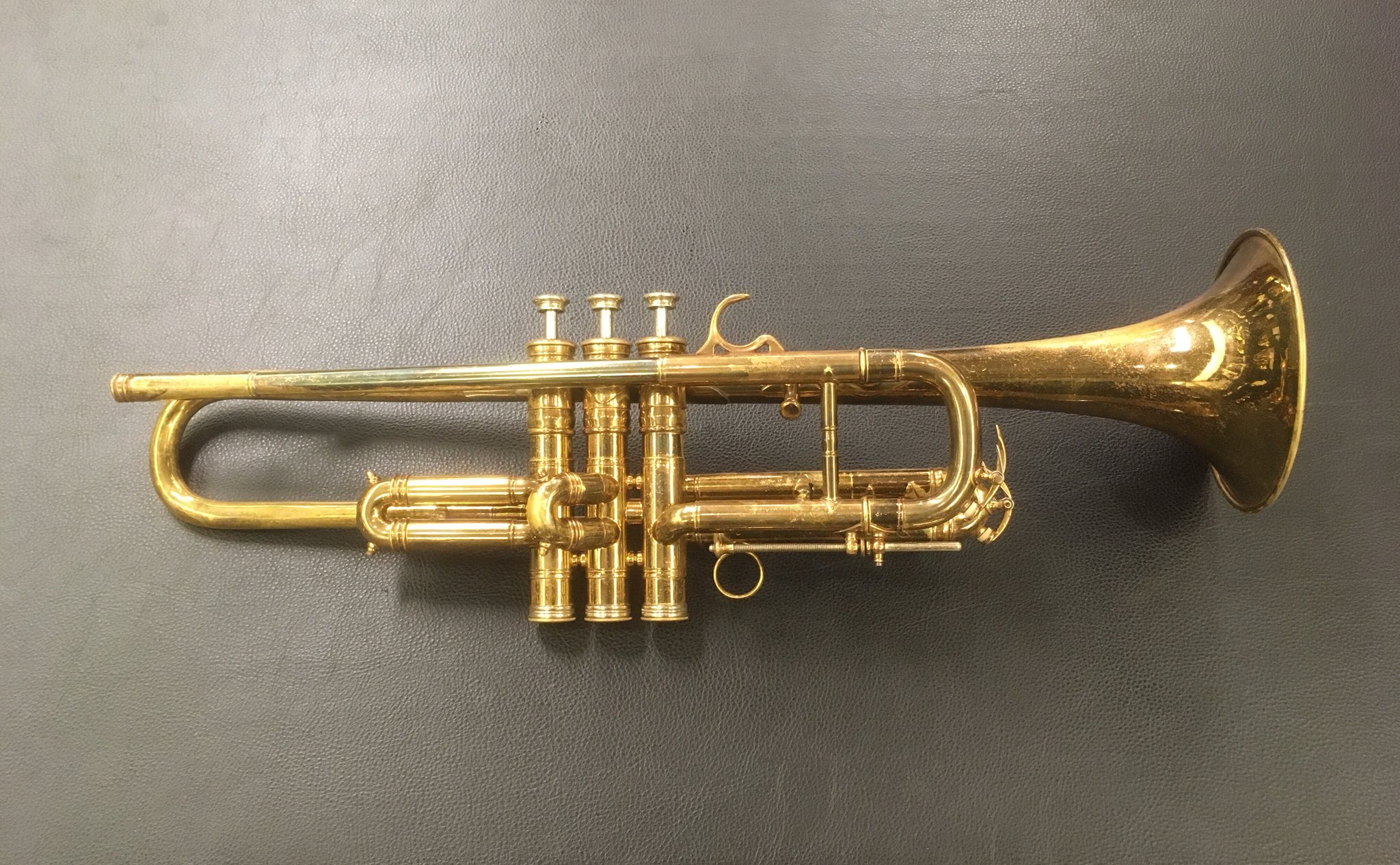 大久保管楽器店 Tc楽器 くぼ管はjr山手線 新大久保 駅 出口専用改札より徒歩0分 On Twitter トランペット入荷 Selmer Paris バランスドモデルが入荷しました ルイ アームストロングやハリージェームスが使用していたことで有名なモデル 芸術的な 丁寧で