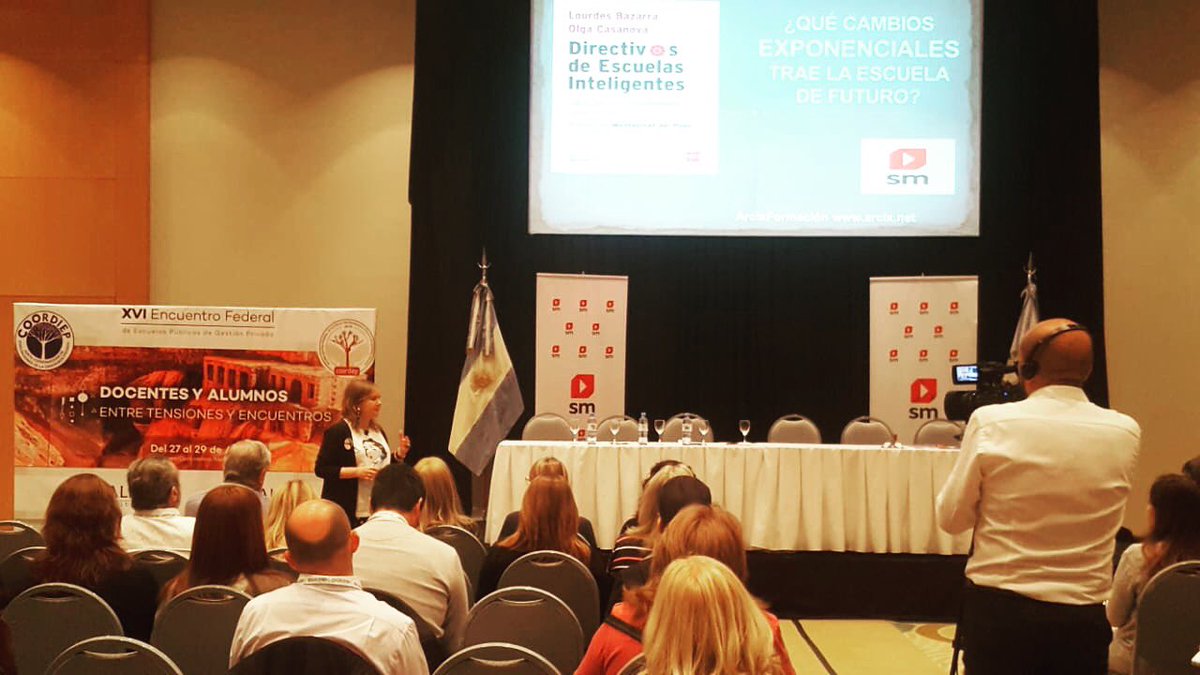 “No podemos tener aulas del sigloXXI y escuelas XX” #cambioexponencial Lourdes Bazarra -Olga Casanova