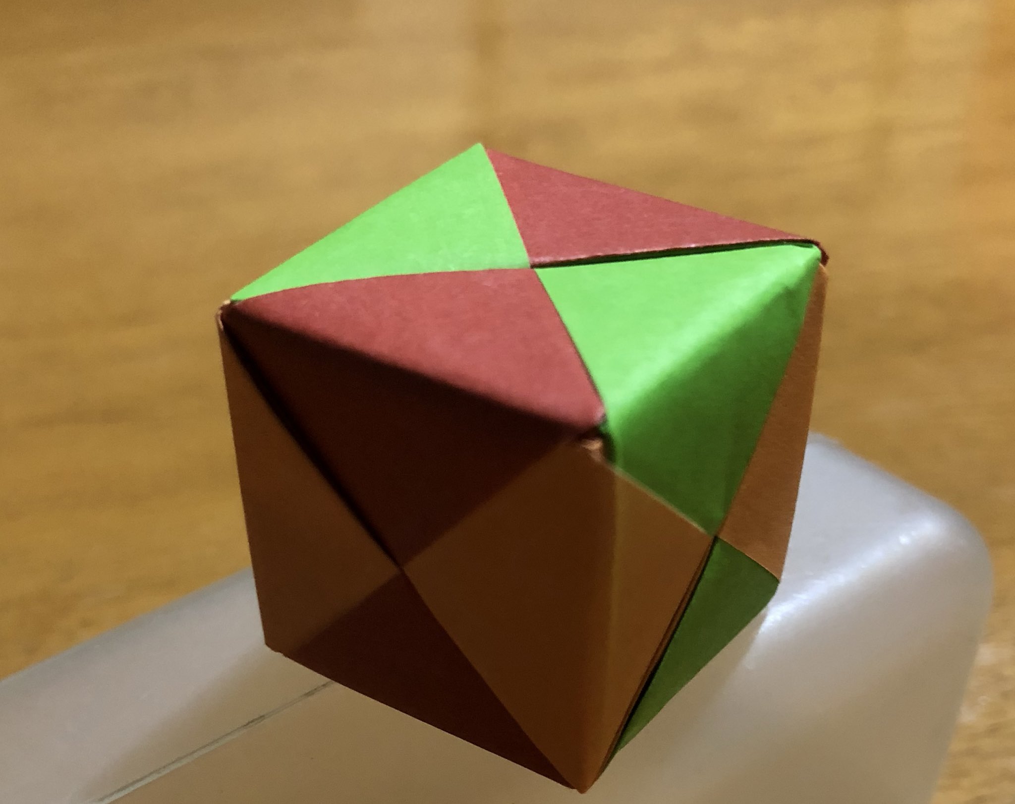 ドリス 以前おもちゃのお札で立体折り紙をしました 2枚目 その後立体折り紙について調べていたら 園部式ユニット折り紙 というもっと簡単な折り方があることを知りました 取り急ぎ折り紙6枚で立方体を なるほどこれは簡単です 24枚 30枚 48枚など ドリス 以前おもちゃのお札で立体折り紙をしました 2枚目 その後立体折り紙について調べていたら 園部式ユニット折り紙 というもっと簡単な折り方があることを知りました 取り急ぎ折り紙6枚で立方体を なるほどこれは簡単です 24枚 30枚 48枚など