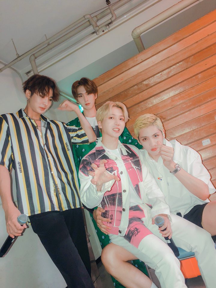 CUBE_PTG's tweet photo. [#진호] 재밌었다💕 비조심!!☔️ https://t.co/2Q29P9PAvb