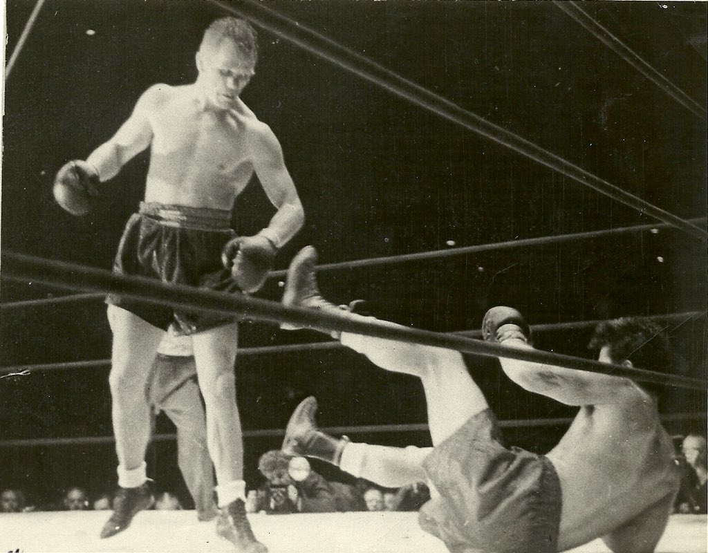 CraigHoukBoxing's tweet image. @BoxerZale  Tony Zale now in Indiana Boxing Hall of @BOXINGHALLOFAME  @BoxingHall  @TodaysBoxingNws  @BOXINGHALLOFAME  @GreatBoxing2  @fearlessmotivat .