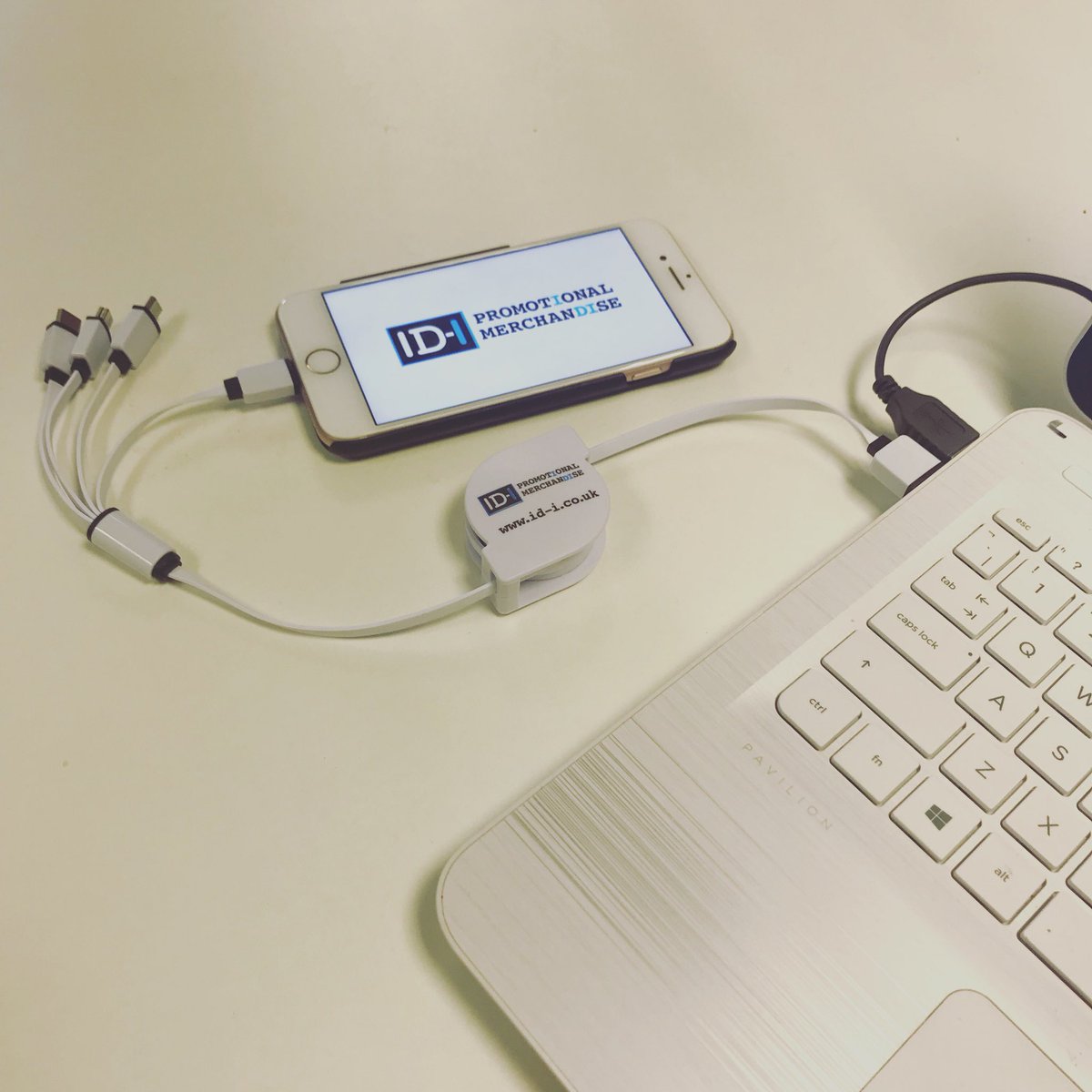 IdIncentives's tweet image. Retractable #branded #phonechargers including #ccable #iphone #samsung #promotionalmerchandise #printedgiveaways #manchester #cheshire #corporate