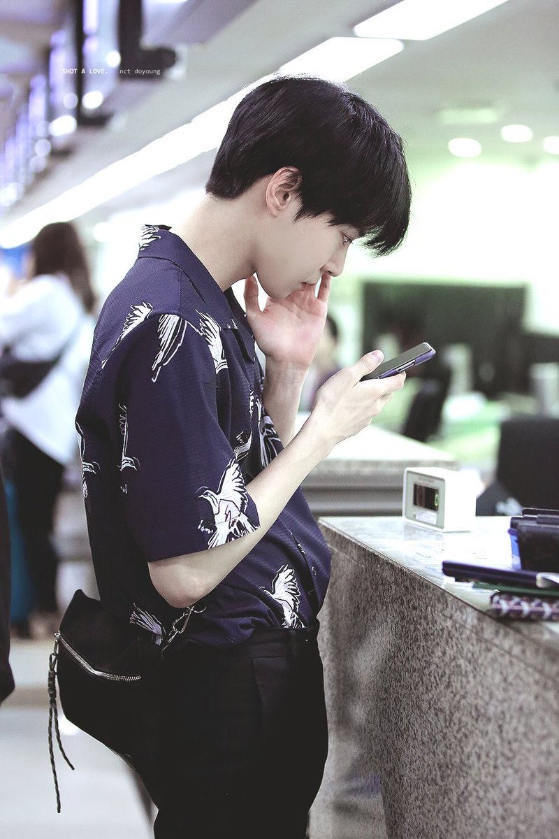 fuaniiy68's tweet photo. นี่ก็ชอบแต่งตัวเหมือนกับว่าจะหาเธอเจอได้ตามสยาม อย่าทำให้หวั่นไหวนักได้ไหม https://t.co/ROKyQMXEaH
