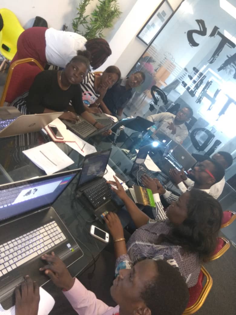 aji4crown's tweet photo. Day2 #BudgitcoDataViz https://t.co/wYJcNr7gvq