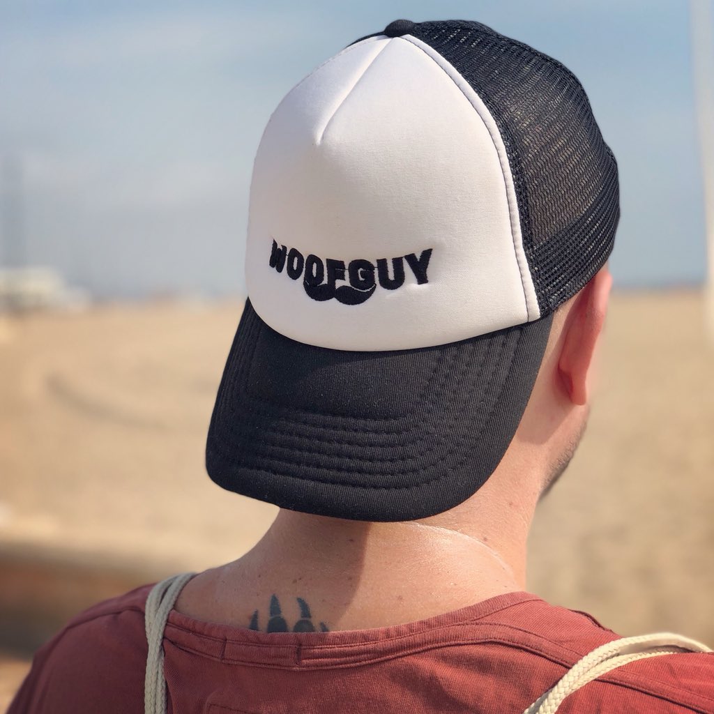 WoofSKN's tweet photo. #woofguy #truckercap at #valencia https://t.co/cLLXFfDCad 😜 #gaybear #beach #bearcap https://t.co/Yi62OJ4rHQ