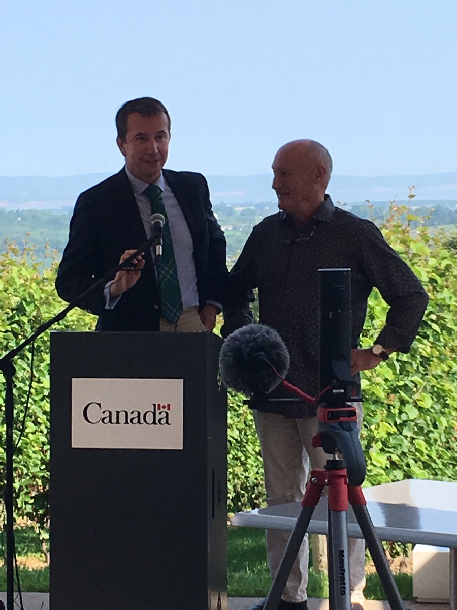 donnajsears's tweet image. ⁦@luckettvineyard⁩ on a beauty of a day #NSwine #visitNS