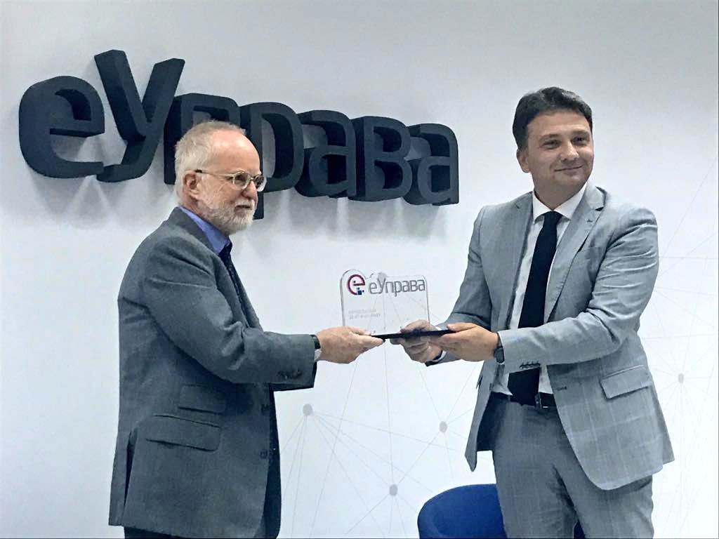 ukinserbia's tweet photo. Posle podrške pripremi Zakona o elektronskoj upravi, razvoju popularne elektronske usluge #eBeba..., Britanija kao donator podržava i jačanje kapacitete @kancelarijaITE 

Naš zajednički cilj su transparentnija i efikasna javna uprava u službi građana i privrede.

#UKAid🇬🇧 https://t.co/rSqFRBakVk