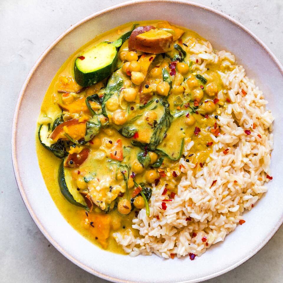 DeliciouslyElla's tweet photo. Consistency not perfection. Enjoyment not deprivation. Balance and fluidity over diets ✨Talking all things nutrition, changing your eating habits, deciphering the myriad of info around healthy eating, why eating well does matter and buzzwords like superfoods on our podcast today https://t.co/FvilAGzgQN