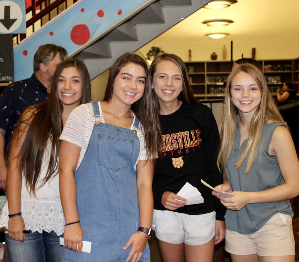 Yearbook_lrhs's tweet photo. Photos of the week!! Thanks for showing LR pride 🐾 https://t.co/0HxCNPxLsH