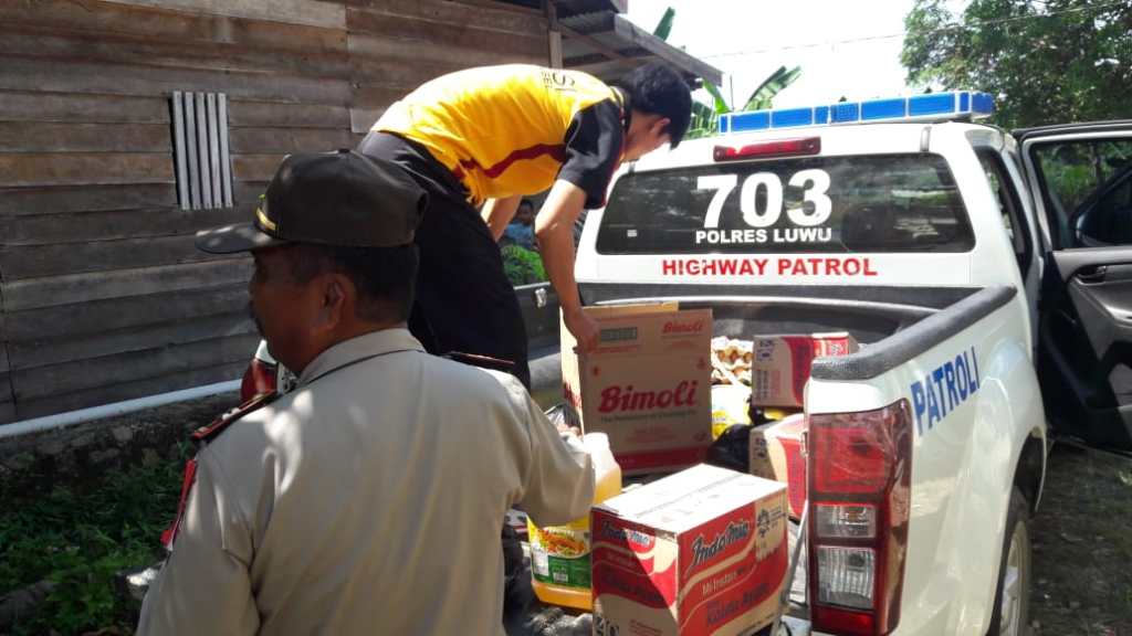 SulselMengabari's tweet photo. Tim Sangsa’bu Sangallo Polres Luwu Gelar Kegiatan Sosial https://t.co/kv0uLMxPnC https://t.co/rbwXDJBDx0
