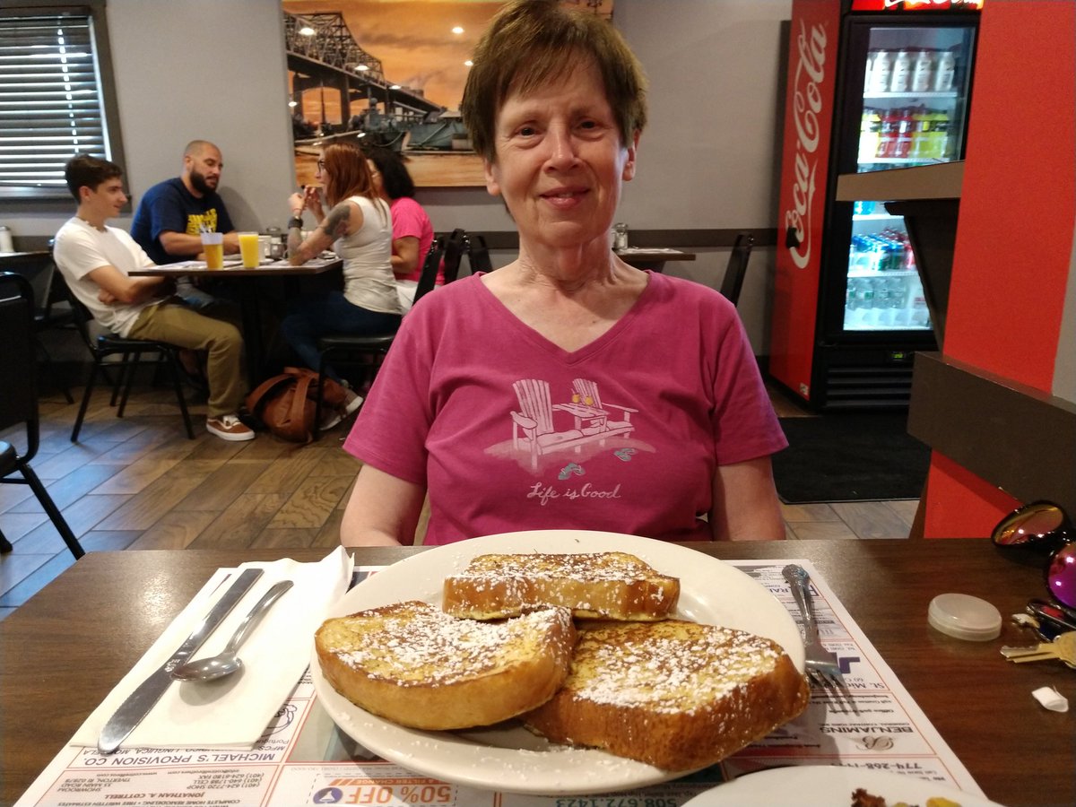 AngelaStankiew1's tweet photo. Out for breakfast with my retired friend Angela.  The first time I am able to do this on the first day of school in 31 years.  My shirt says "Life is good" and I'm wearing it proudly! @frpsinfo #lifeisgood https://t.co/MvwDjrBXTk
