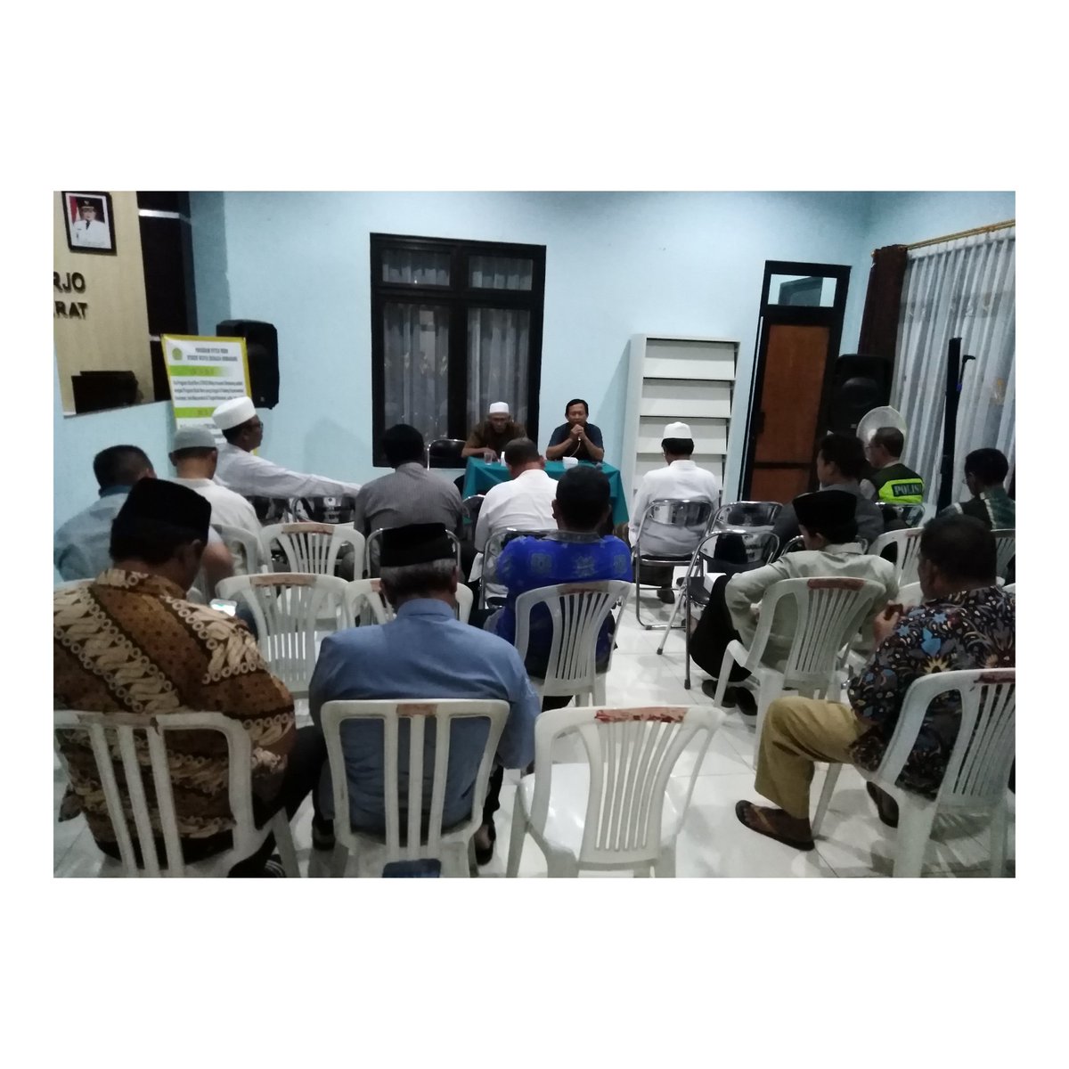 KTambakharjo's tweet photo. Selasa (28/08/2018)
Rembug Warga, Musyawarah Warga Kelurahan Tambakharjo dihadiri Bapak Lurah, Bapak Sunaryo, SE beserta Perangkat dan didampingi oleh Ketua LPMK serta Bhabinkamtibmas.
Cc: @hendrarprihadi
@PemkotSmg
@Kec_SMGBarat
@se_sunaryo
#musyawarah #rembugwarga https://t.co/AtNEC6IRJn