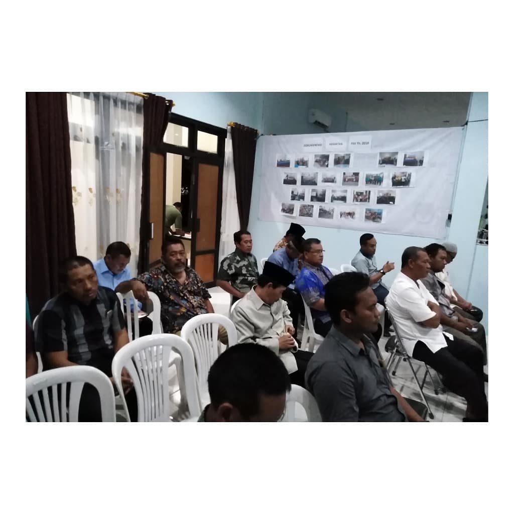 KTambakharjo's tweet photo. Selasa (28/08/2018)
Rembug Warga, Musyawarah Warga Kelurahan Tambakharjo dihadiri Bapak Lurah, Bapak Sunaryo, SE beserta Perangkat dan didampingi oleh Ketua LPMK serta Bhabinkamtibmas.
Cc: @hendrarprihadi
@PemkotSmg
@Kec_SMGBarat
@se_sunaryo
#musyawarah #rembugwarga https://t.co/AtNEC6IRJn