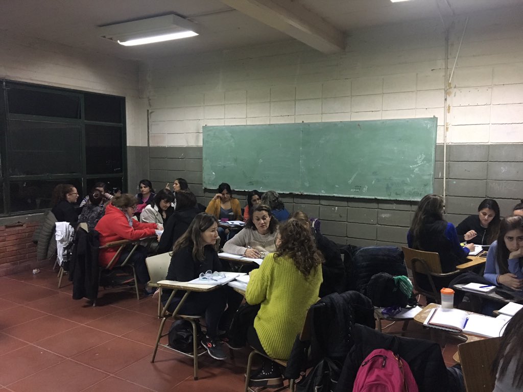 GladysParodi2's tweet photo. Transitando el segundo encuentro del curso" leer y escribir en torno a un personaje de los cuentos". Gracias colegas de Campana. @BaheDfc https://t.co/VuhGLIoIHE