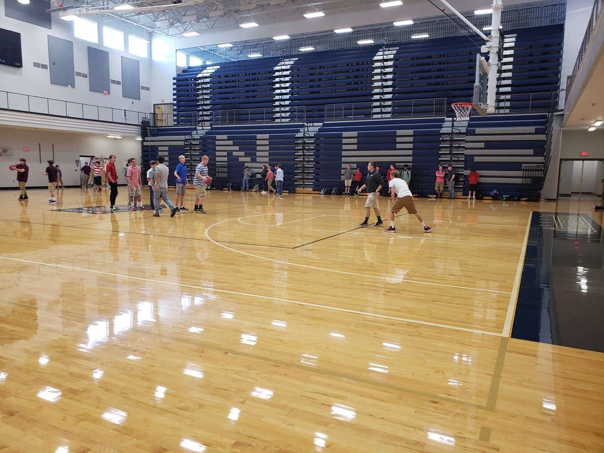 washingtonmoose's tweet photo. Look at these Washington Moose CONNECTing with the Lincoln Lions this morning! #FindTheMoose #GoGenerals https://t.co/UrzX4eJr69