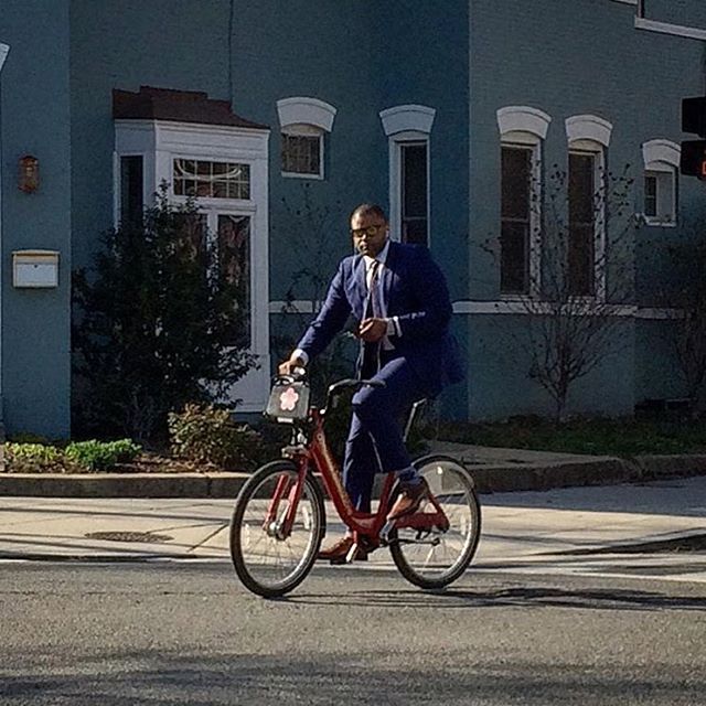 gripunlimited's tweet image. Keeping cool 😎 heading to work. #gripunlimitedbags #ridewithgrip #regram @kareneramsey #capitolhill .
.
.
#bythings
#madeindc
#acreativedc
#dclife
#activeDC
#mydccool
#IGDC
#shopDC
#DMV
#shopsmall
#bikenyc
#bikeva
#capitalbikeshare
dccyclists
#bikeli… ift.tt/2MzufPF
