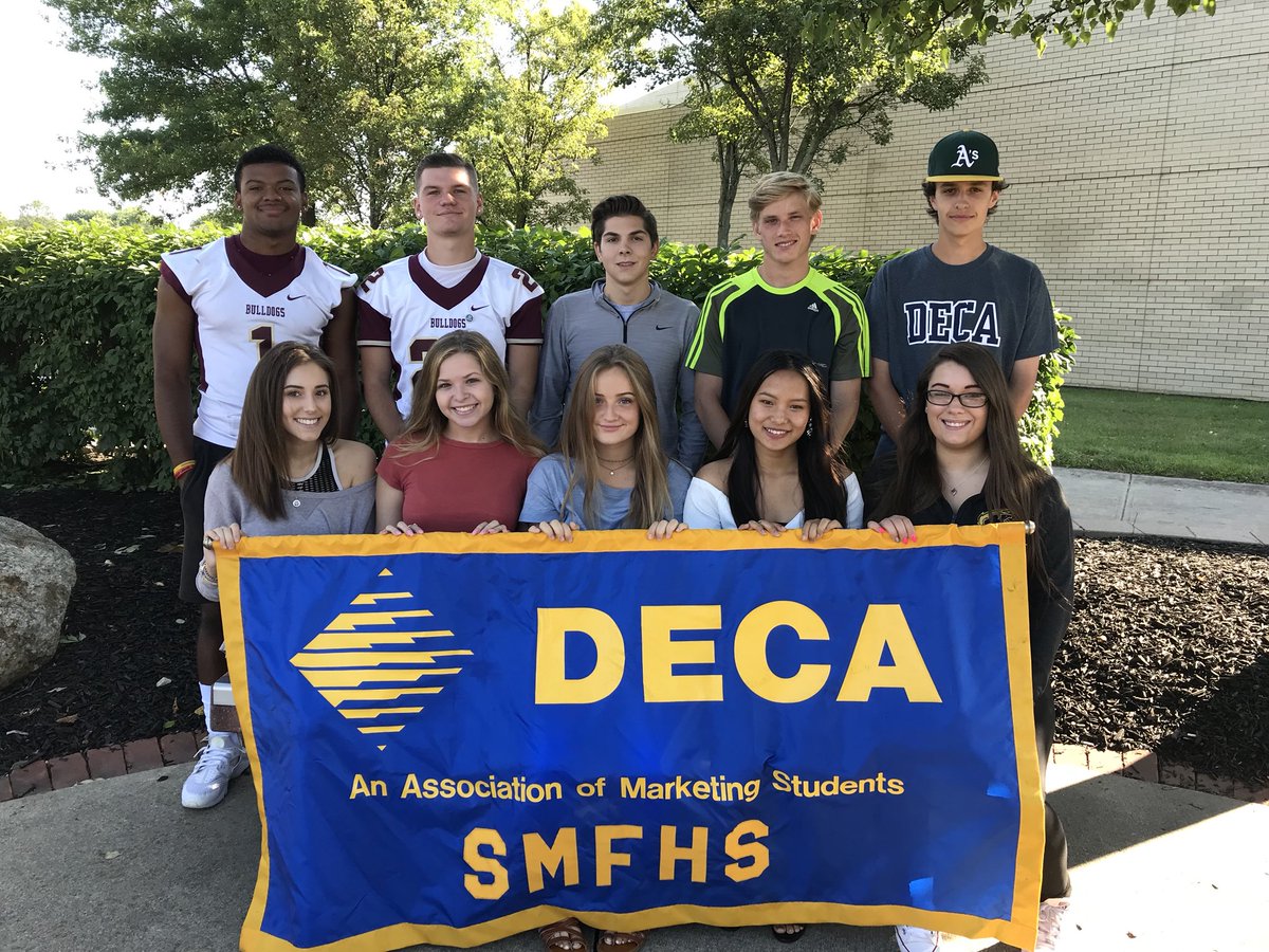 2018-2019 deca senior class!