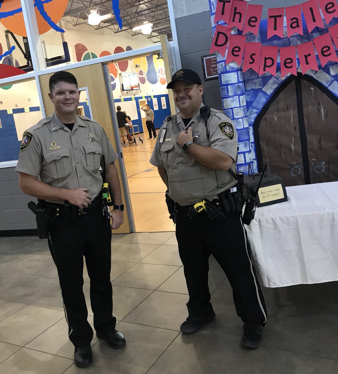 careliz's tweet photo. Love our Comal County Sheriffs! Thank@you for being here on the First Day of School! @FEScomal #TeamFES #EaglePride https://t.co/6lSuWZncfy