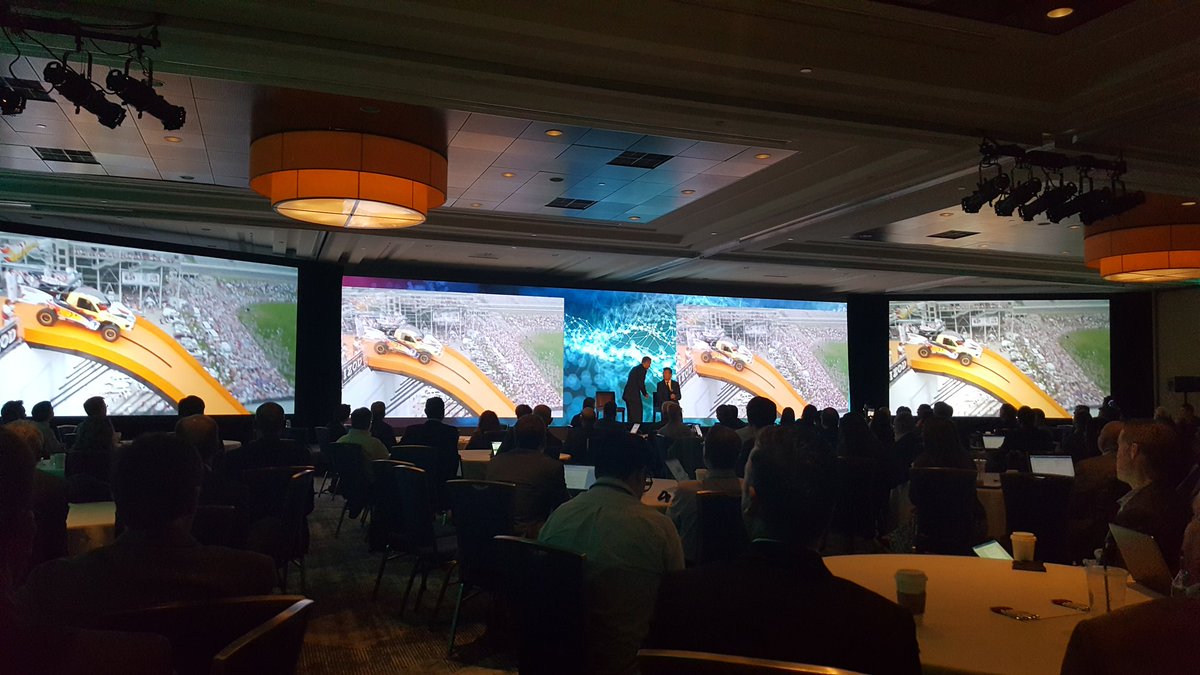 sinnenuahs's tweet photo. Mouse McCoy presents an awesome case for easily building the car of your dreams. #siac18 #hackrod #siemens https://t.co/OG9oWZqBFi