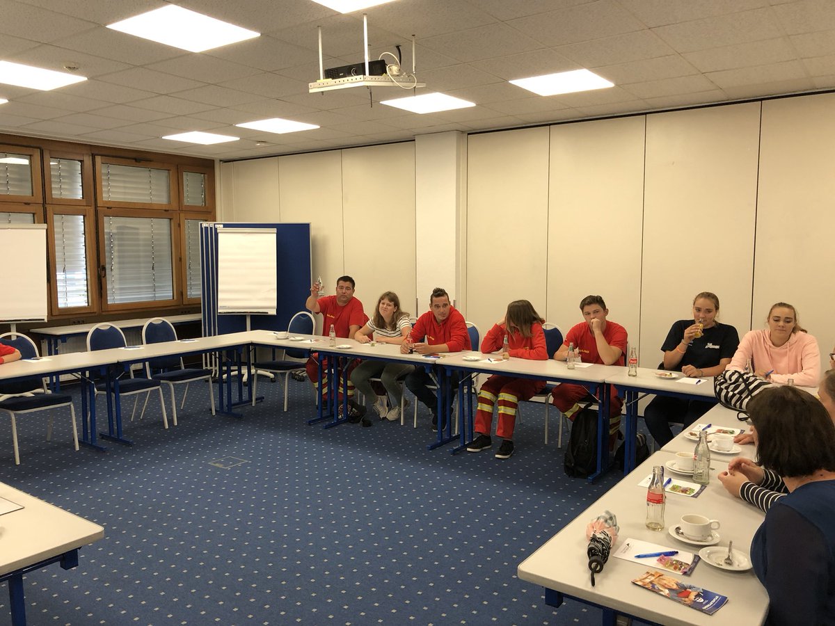 DLRGGummersbach's tweet photo. DLRG Jugend Gummersbach besucht die DLRG Bundesebene in Bad Nenndorf
#dlrg #dlrggummersbach #dlrgwasserrettung #dlrgjugend #jugend #besichtigung #badnenndorf #dlrgbundesebene #steingruppe #dlrgmaterialstelle #dsg #ausflug https://t.co/lufJKxWKfO https://t.co/ylA9N1d9FD