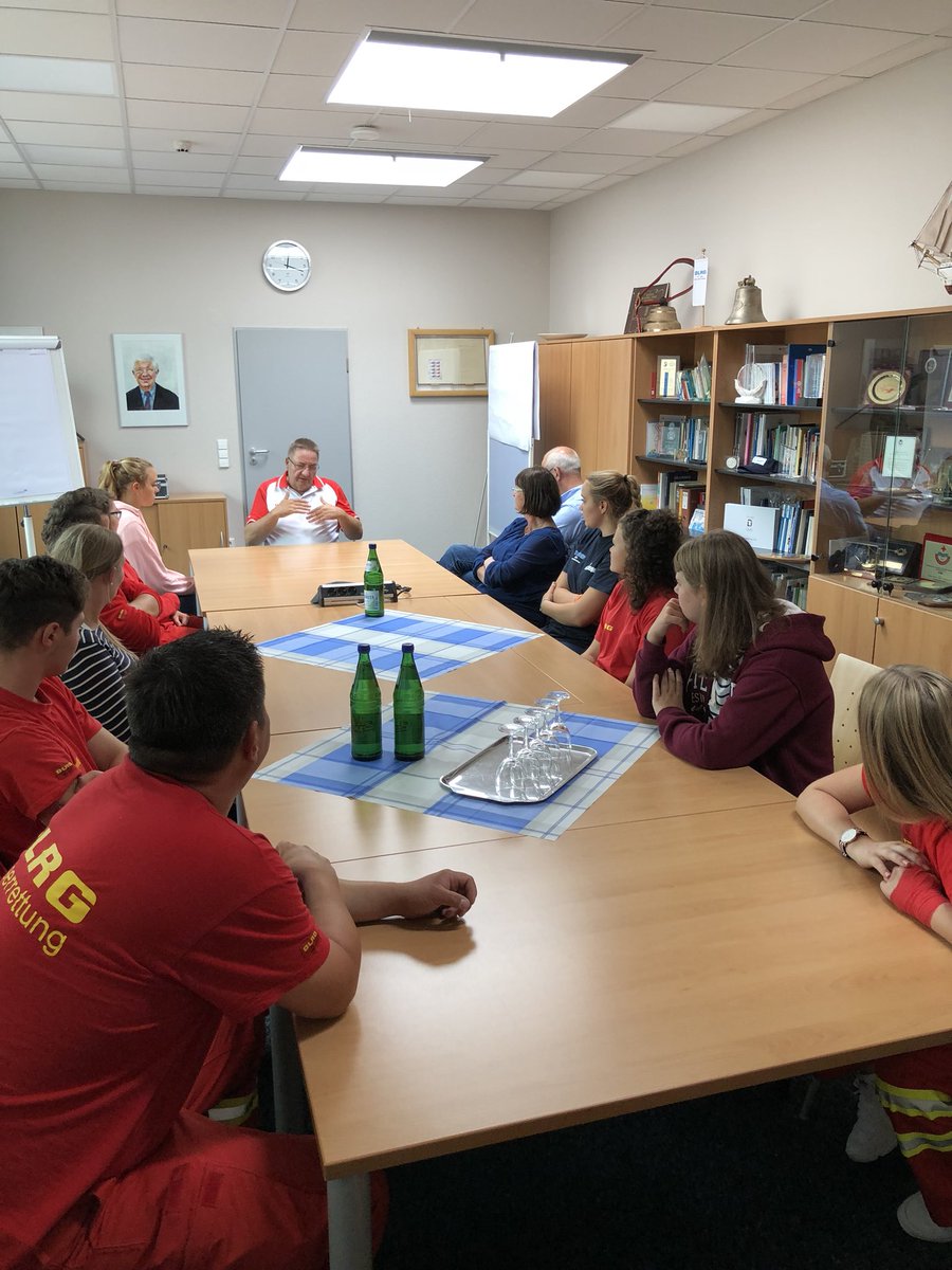 DLRGGummersbach's tweet photo. DLRG Jugend Gummersbach besucht die DLRG Bundesebene in Bad Nenndorf
#dlrg #dlrggummersbach #dlrgwasserrettung #dlrgjugend #jugend #besichtigung #badnenndorf #dlrgbundesebene #steingruppe #dlrgmaterialstelle #dsg #ausflug https://t.co/lufJKxWKfO https://t.co/ylA9N1d9FD