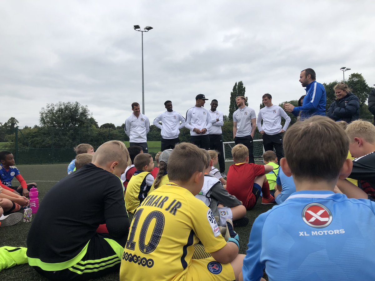 SBitC_CCFC's tweet photo. PLAYER APPEARANCE | Our Blue Coat campers had the opportunity to get shirts signed & ask the players from @Coventry_City some questions about their lives in football, goals scored seemed to be a top subject sorry Lee Burge! #MakingADifference #PlayerVisit #ShirtSigning https://t.co/CbNMXKir9B