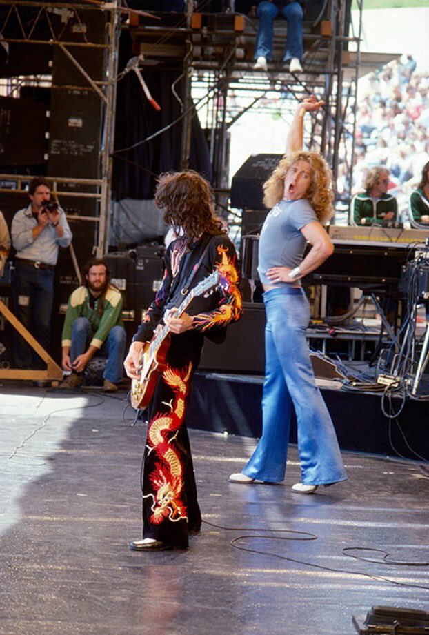 Positiv træfning Kommandør robert plant pics on Twitter: "Led Zeppelin at the Day on the Green,  Oakland Coliseum in Oakland, CA on July 23, 1977. https://t.co/8Ky99mca2N"  / Twitter