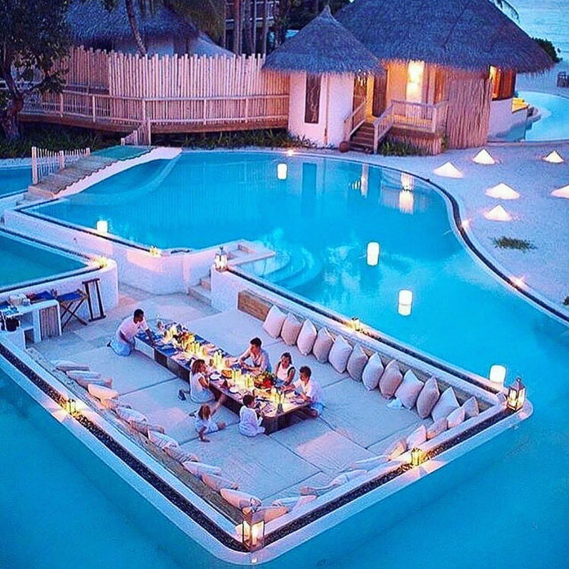 DrinkTravelDine's tweet photo. Vacation dining... AMAZING!
.
.
.
.
. #vacation #dining #elfresco #food #vacay #family #friends #airbnb #homeaway #vrbo #poolflow #diningelfresco #itsalifestyle #lifestyleblogger #picoftheday #poolside #water #blueskies #drinktraveldine https://t.co/PvL6Ui53TA