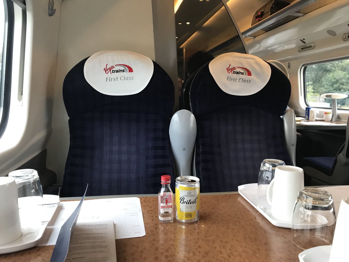 suzyfoz5's tweet photo. First leg, first drink in first class! https://t.co/AhdpaxlYZb