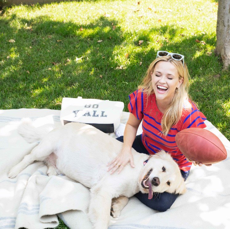 draperjames's tweet photo. Y’all already know Reese Witherspoon is ready for tailgating season 🏈. Get your best friend, best outfit, best team, because it's GO time. Welcome to Draper James #SpiritWeek. #GOYALL 🚩 Shop the collection here: https://t.co/qGgdpaw9rV https://t.co/JrwQvBTe1x
