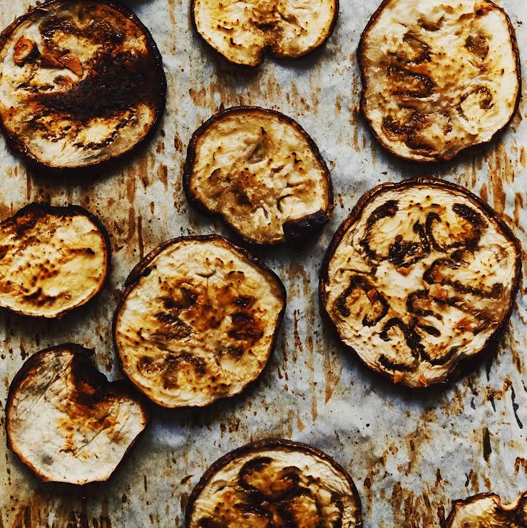 LivingKitchenCo's tweet photo. Happy Tuesday! This eggplant drizzled with avocado oil and salt is DELICIOUS. Bake it in the oven for 20 minutes on 400, then flip the slices and bake for another 10! #yummy https://t.co/qKc19mXmO9