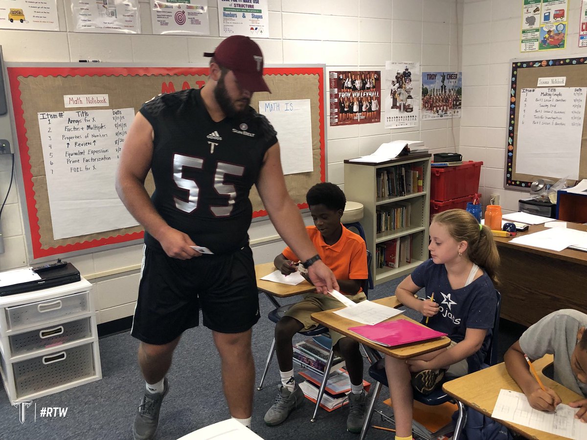 TroyTrojansFB's tweet photo. Had a great time at @TroyElementary1 today to celebrate @CFPExtraYard 🍏
#RTW #OneTROY https://t.co/Of5rRg7Vh3