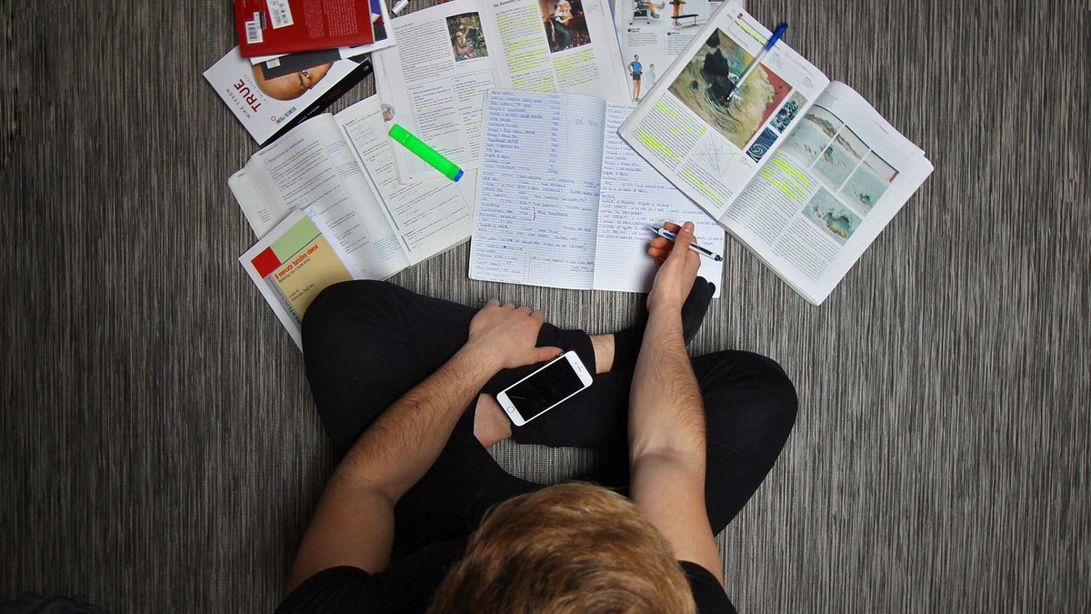 ShamaaDatabase's tweet photo. RT @edutopia
Contrary to popular belief, multitasking interferes with the quality of learning. These suggestions can help students recognize that scattered focus isn't their friend during homework time. https://t.co/6U6oLhqfwG 
#multitasks #LearningQuality #students #homework https://t.co/TTfL1XhY9c