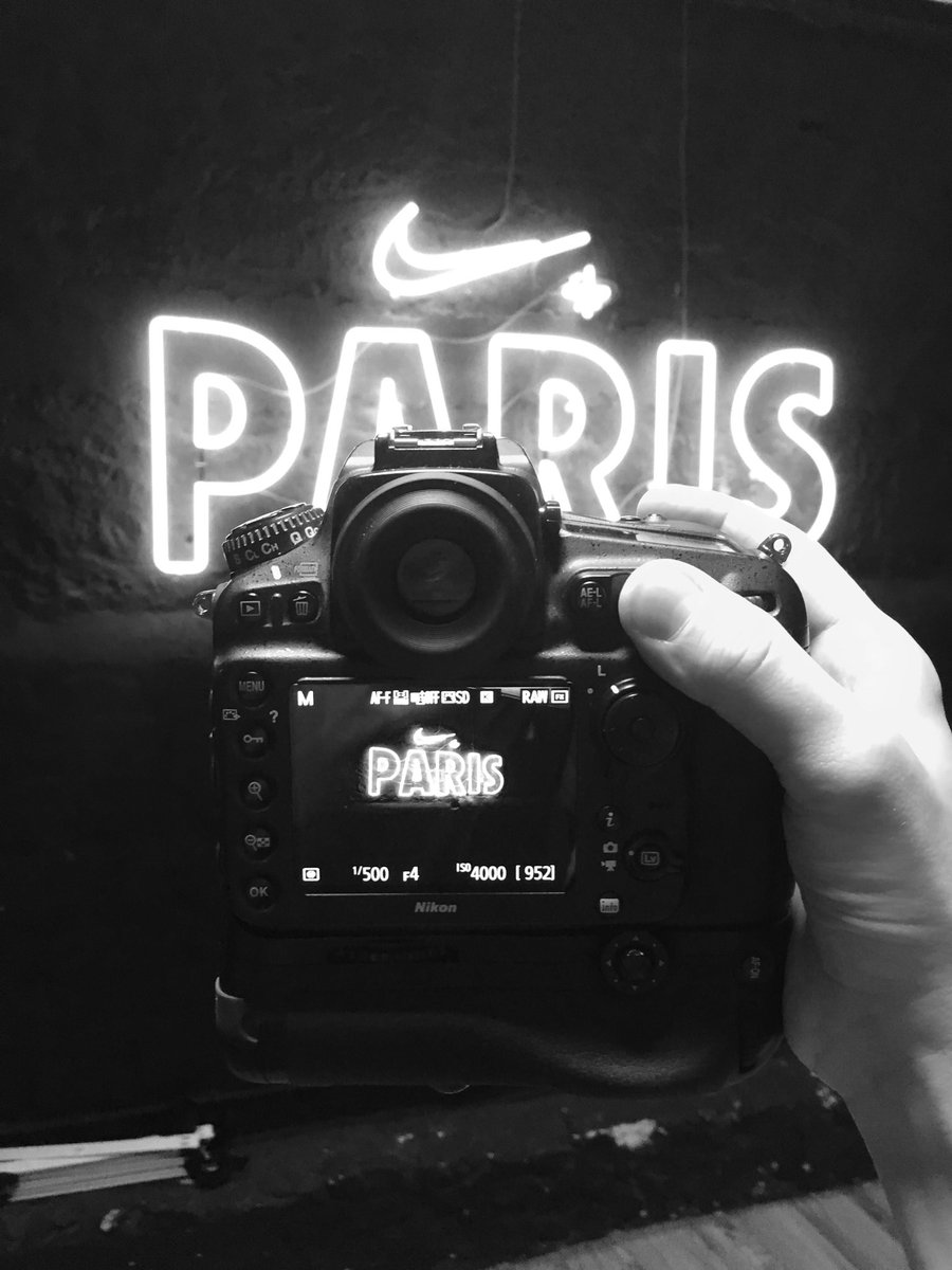 _StudioWhite's tweet photo. Back to school ! 🙌🏻 #shooting #nike 📷 @fsbrnl https://t.co/T3D7QG2bkd
