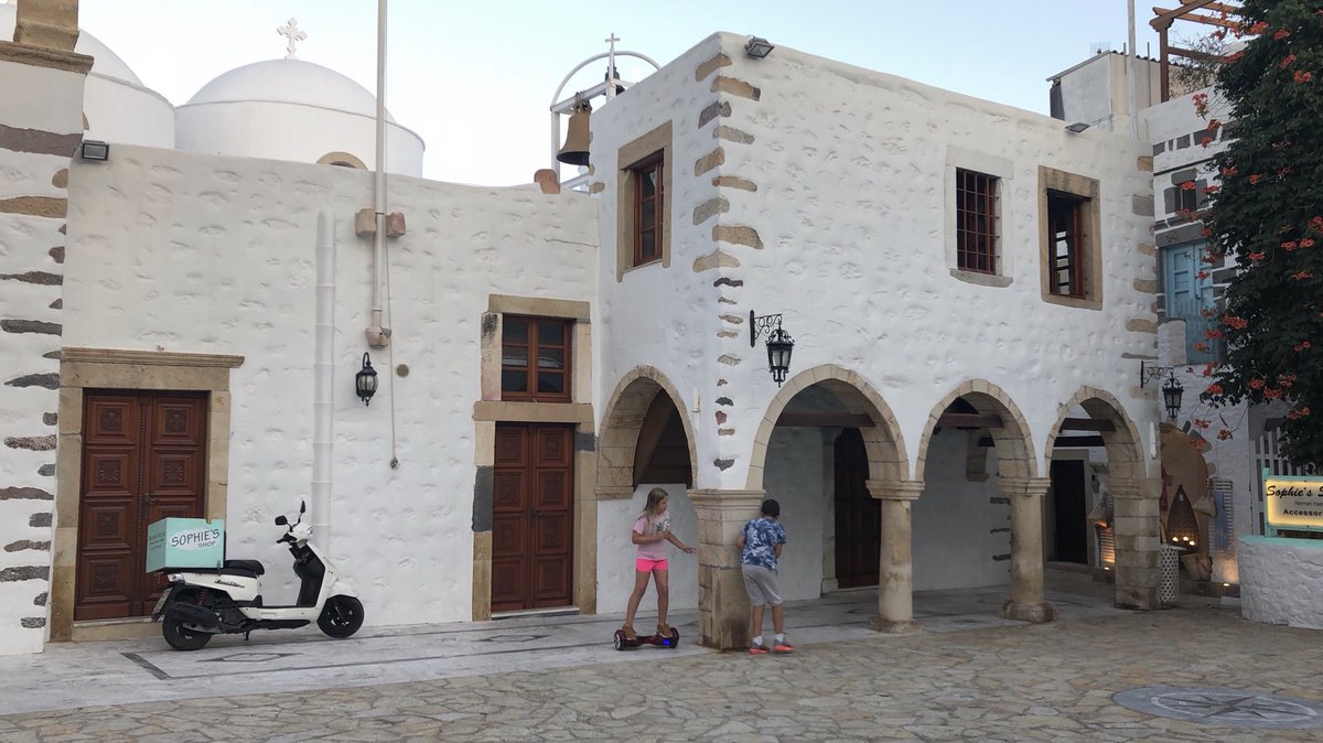 malerba_silvia's tweet photo. A church in Skala - Patmos, Greece https://t.co/OvV6CXCt4c