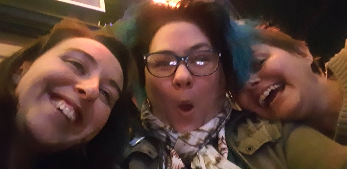 MingJohanson's tweet photo. I love the actual shit outta these ladies @Amys_Kapers @stringy #fendersbirthday β€π bring on #ACSdigital SIG β€β€β€π¦ https://t.co/ofG0WFPT6p