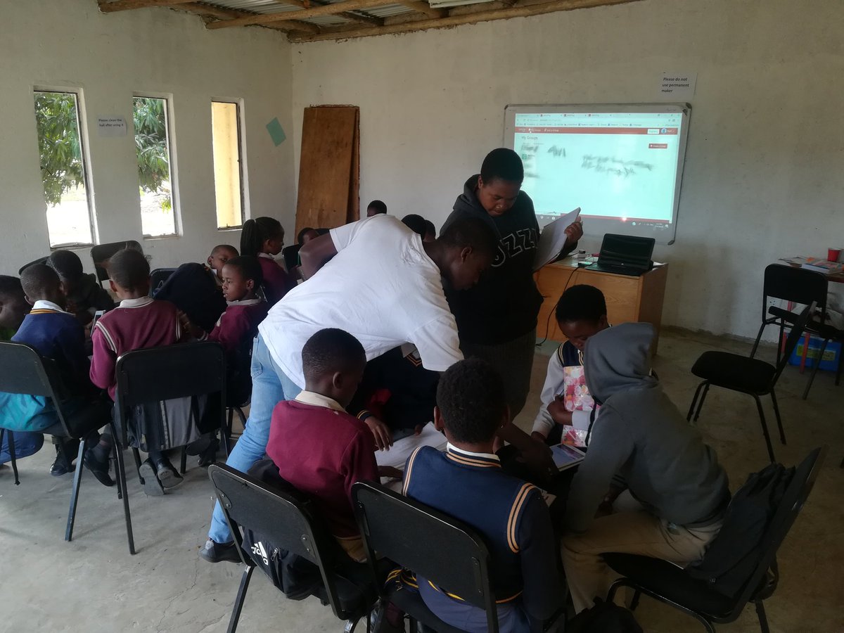 XkalavitoMdluli's tweet photo. #SMILE time @HazyviewDLC @oscar_madonsela @Floyd_1995 @GwfOnline #AfternoonProgram #CreativeAndInnovation https://t.co/mGEElpbywe