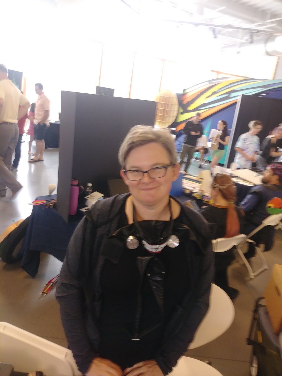 FangedFury87's tweet photo. Comic convention yay #boisecaf2018 #twitch #bcaf2018 #TokyoGhoul #Nightmareonelmstreet https://t.co/DObTwBPQSY