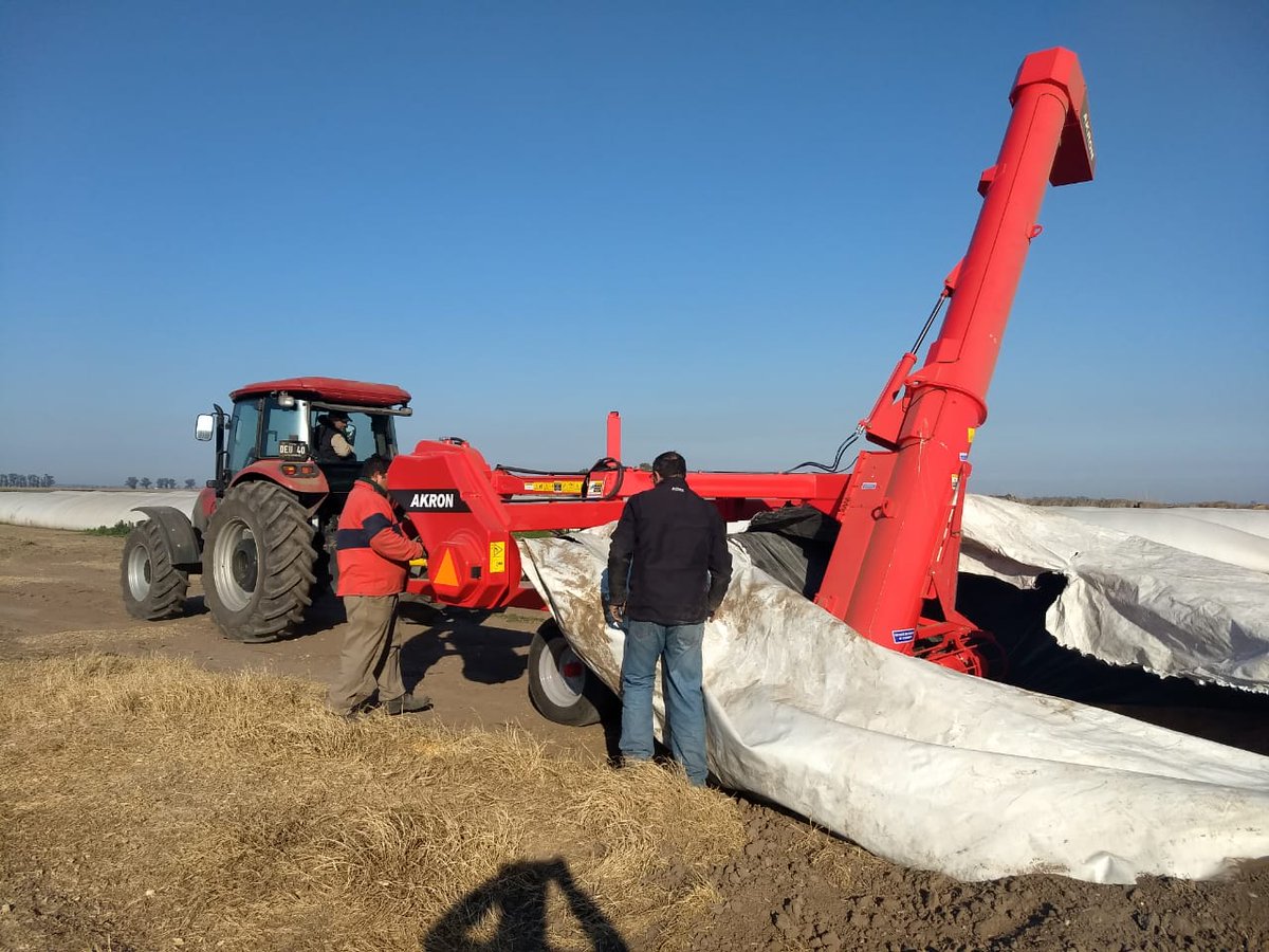 AKRONMaquinaria's tweet photo. Acompañamos a nuestro cliente #IsoLet de la localidad Morrison, pcia de Córdoba, en la #PuestaEnMarcha de la Extractora de Grano AKRON #EXG300 Gracias por confiar en nuestros equipos! #NegociosImbatibles
Contactanos en https://t.co/DSrE0Fa2ED, al 0800 333 8300 o en nuestras redes https://t.co/vUKLAYQLlQ