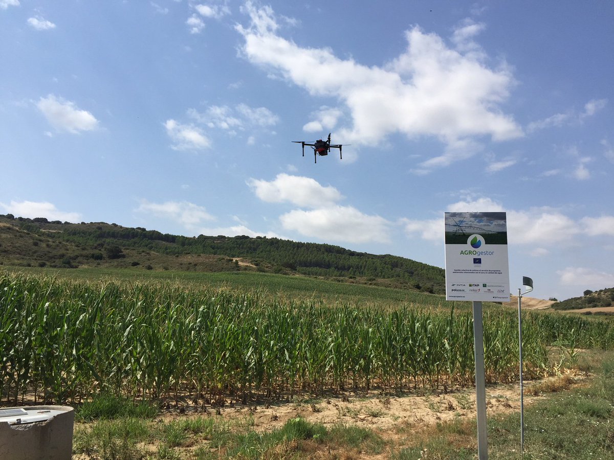 spectralgeo's tweet photo. Volando el #mapker de @Helix_North para Analizar diferentes sectores de riego en los estadios clave de maíz, para el proyecto @lifeagrogestor @NavarraAgraria https://t.co/GFjmb9ocvU
