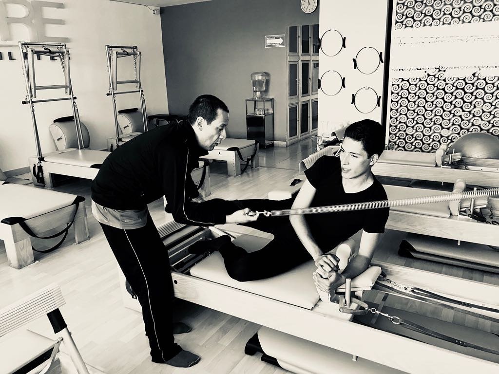 Soy_Core's tweet photo. Pilates es un sistema de más de 1000 ejercicios controlados para condicionar el cuerpo. Tiene una visión diferente de las demás disciplinas gimnasticas. Tel 2704030.

#contrologypilates #pilateando #workingout #instafit #instagood #coreelitepilates #sport https://t.co/Az6tZPDwiR