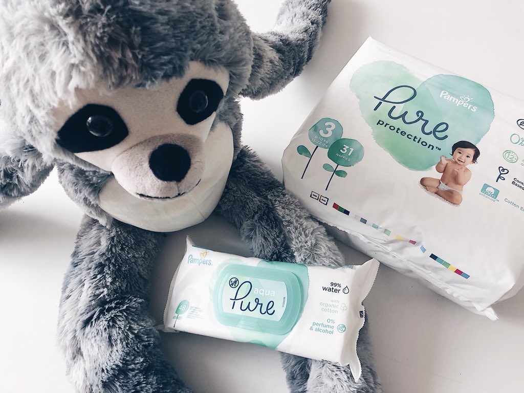 MutinyKids's tweet photo. New range from @Pampers_UK 😍Pempers PURE😍 the wipes are 99% water and are organic cotton. The nappies are dermatologically tested, 0% perfume and chlorine bleaching, contains plant based materials and is cotton enhanced. @PampersPure https://t.co/QPfSz6VFT7