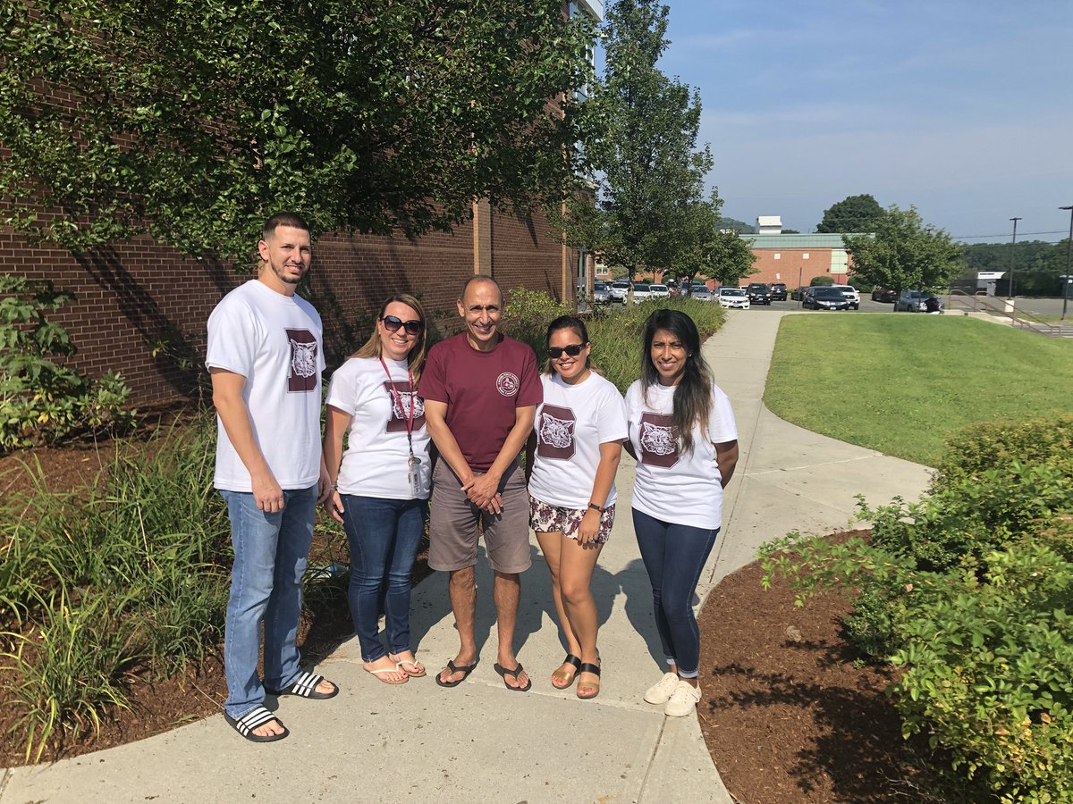 dovale_a's tweet photo. One good looking department! #BHS #WorldLanguageDepartment #Readytogo #BPSCONVOCATION2018 https://t.co/S6aNllEFn7